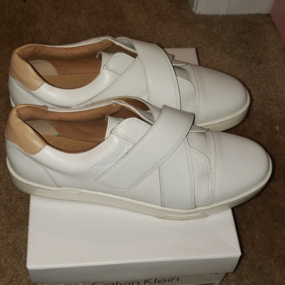 Casual LEATHER Sneakers - Picture 2 of 3